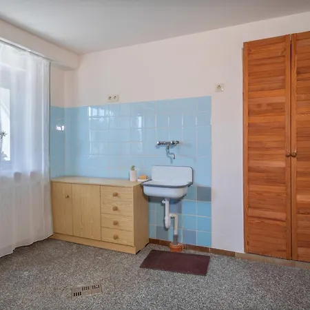 Victoria Apartment